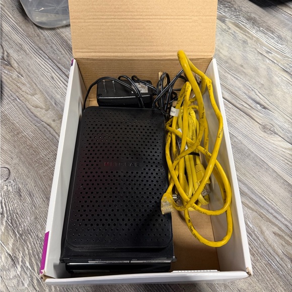 Netgear Router - Picture 3 of 3